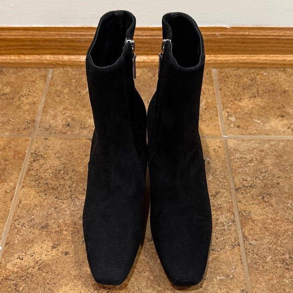 New Larroudé Alexis Bootie Black Suede Silver Heel Sz 7.5 Classic Fall Staple - Picture 3 of 14
